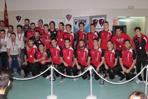 Integrantes del club Waterpolo Murcia, patrocinado por DFM Rent a Car.