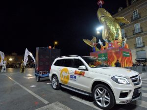 Uno de los vehículos de DFM Rent a Car, en el desfile del Entierro de la Sardina 2017. Imagen: Joaquín Zamora.