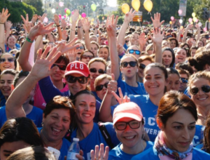 Multitudinaria salida de la Carrera de la Mujer, en la edición de 2016. 