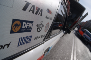 Coche oficial del equipo ciclista de La Tova, que apoyamos desde DFM Rent a Car. 