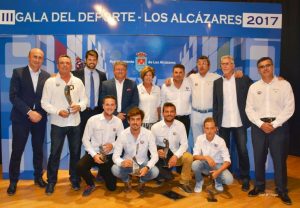 Juan Jesús Sánchez, el primero por la izquierda, premiado en la gala del deporte de Los Alcázares en la foto de familia de todos los galardonados.