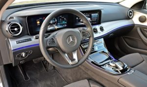 Detalle del interior del Mercedes Clase C, coche de alquiler de DFM Rent a Car.