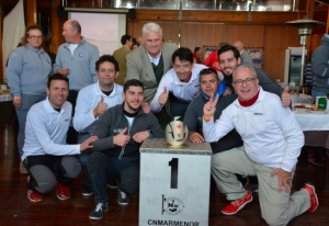 Una de tripulaciones ganadoras del gran premio DFM Rent a Car, celebrado en aguas del Mar Menor.
