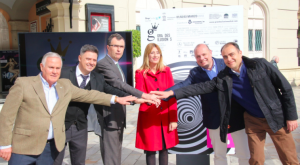 Desde DFM Rent a Car colaboramos con el festival de magia Grandes Ilusiones, a beneficio de Fundown en la edición de 2018. En la imagen, la consejera delegada de DFM, Isabel Sánchez Serrano.