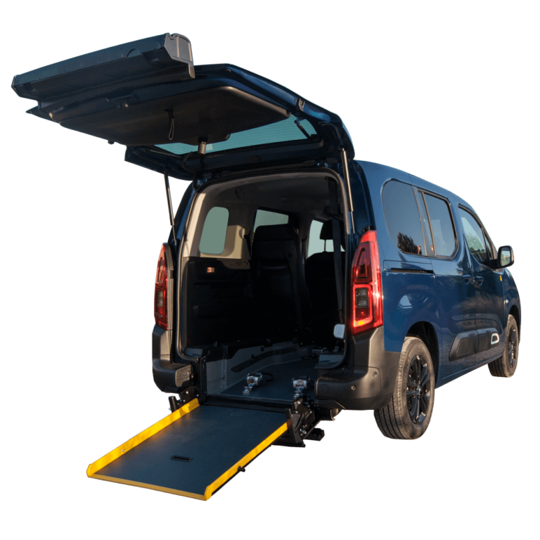 Alquiler coche adaptado minusválidos DFM Rent a Car